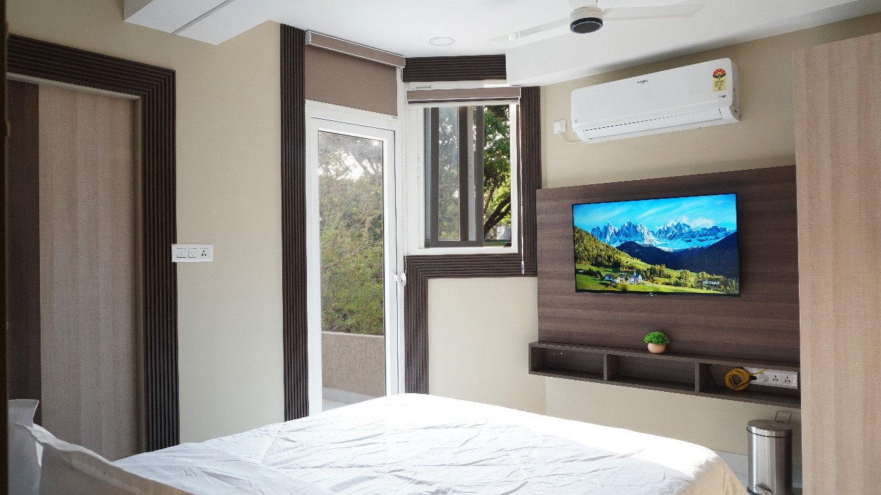 Elite Suite TV Area - Kodali Guest Suites